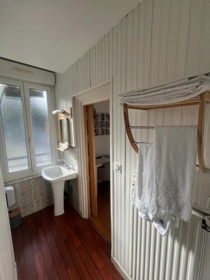 Hotel Le Petit Montmartre à Dinard Extérieur photo