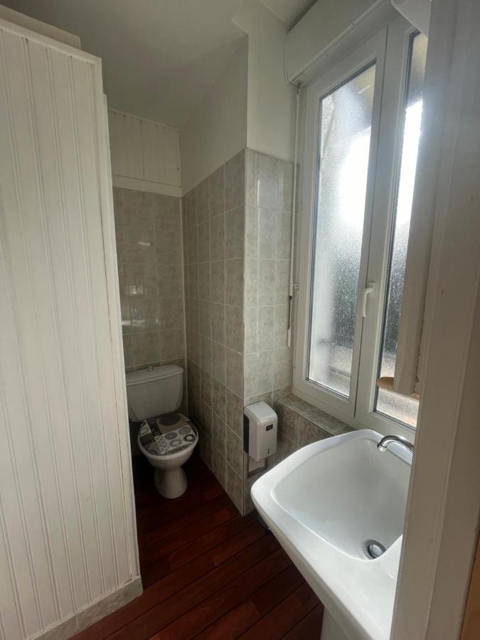 Hotel Le Petit Montmartre à Dinard Extérieur photo
