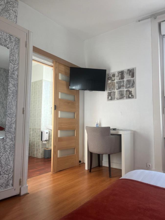 Hotel Le Petit Montmartre à Dinard Extérieur photo