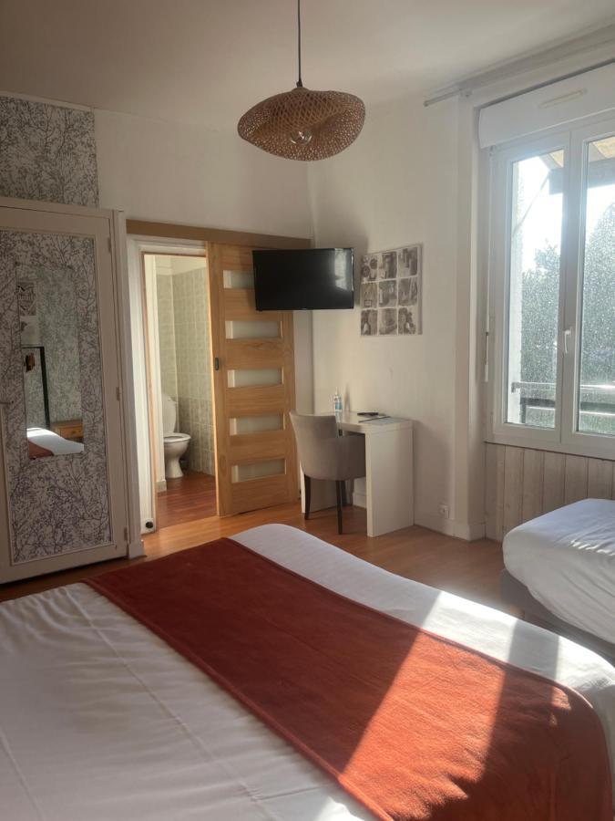 Hotel Le Petit Montmartre à Dinard Extérieur photo