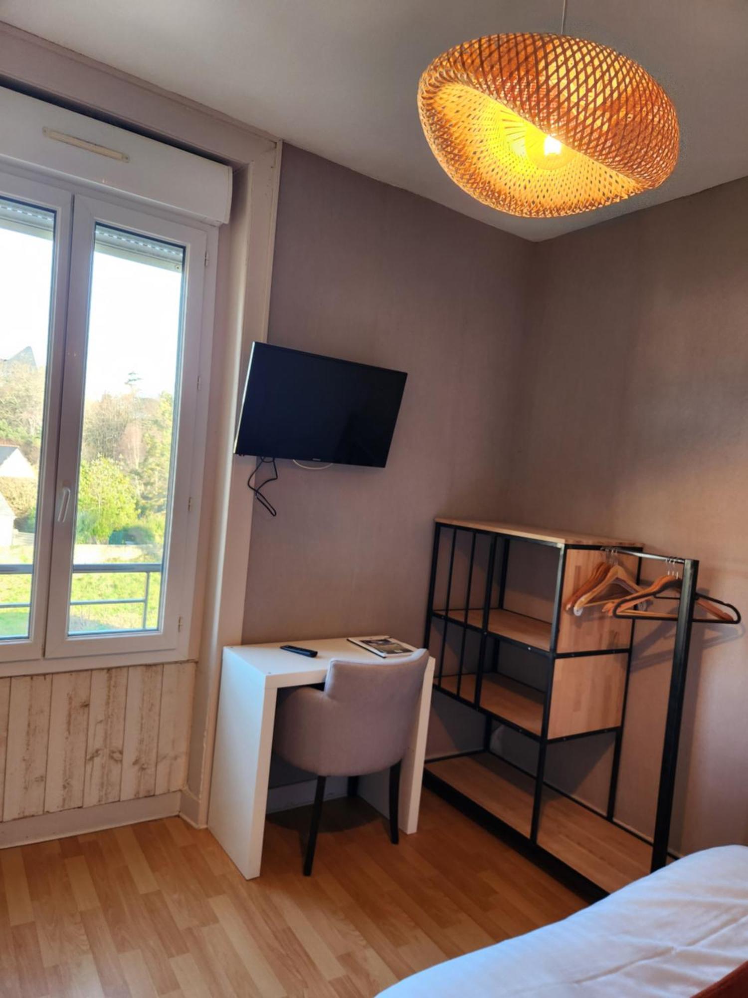 Hotel Le Petit Montmartre à Dinard Extérieur photo