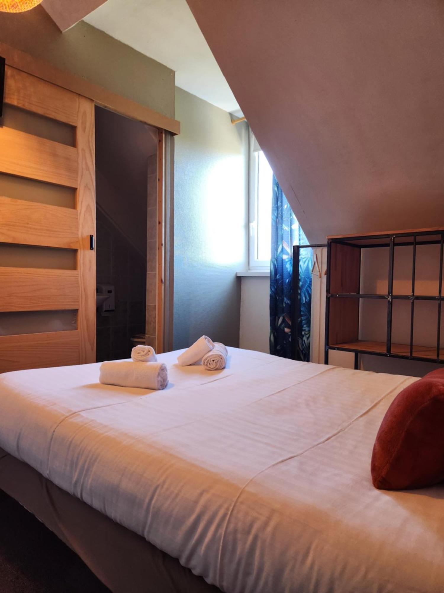 Hotel Le Petit Montmartre à Dinard Extérieur photo
