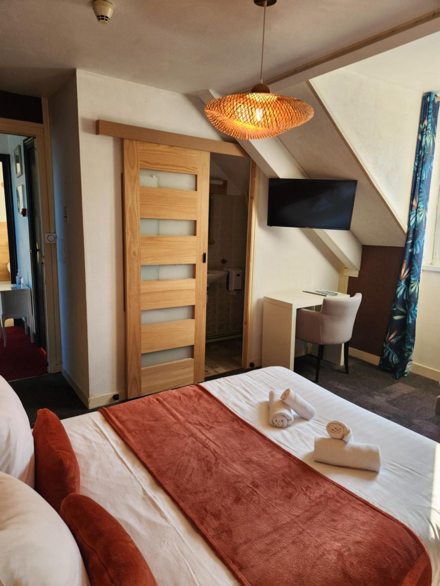 Hotel Le Petit Montmartre à Dinard Extérieur photo