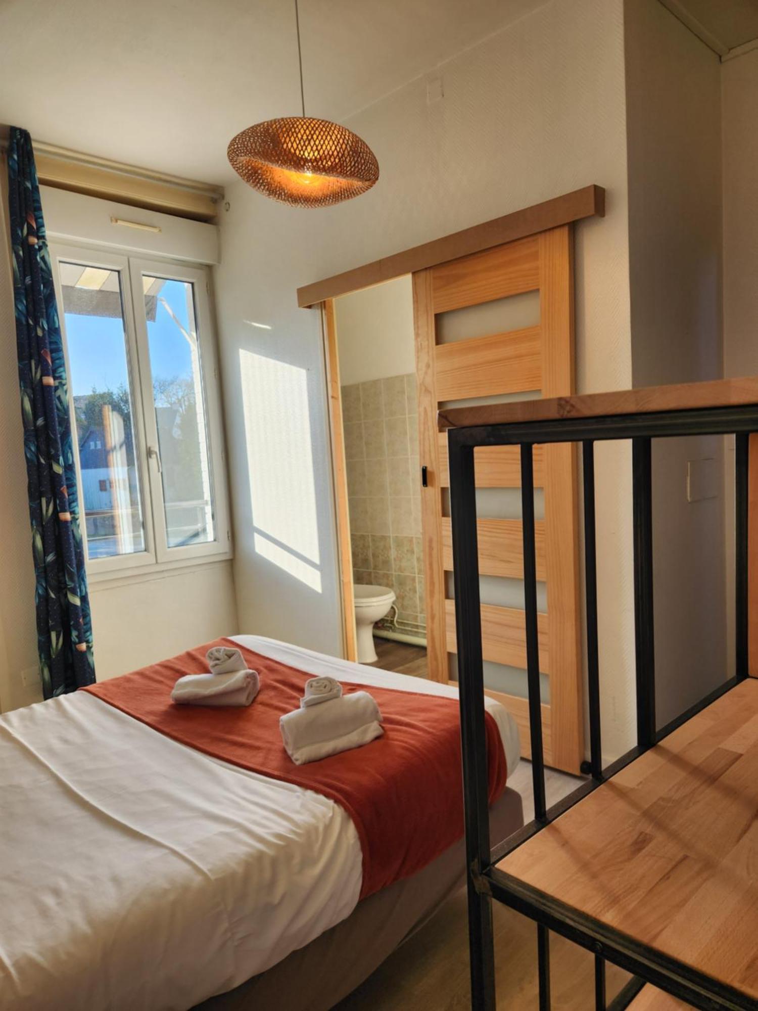 Hotel Le Petit Montmartre à Dinard Extérieur photo