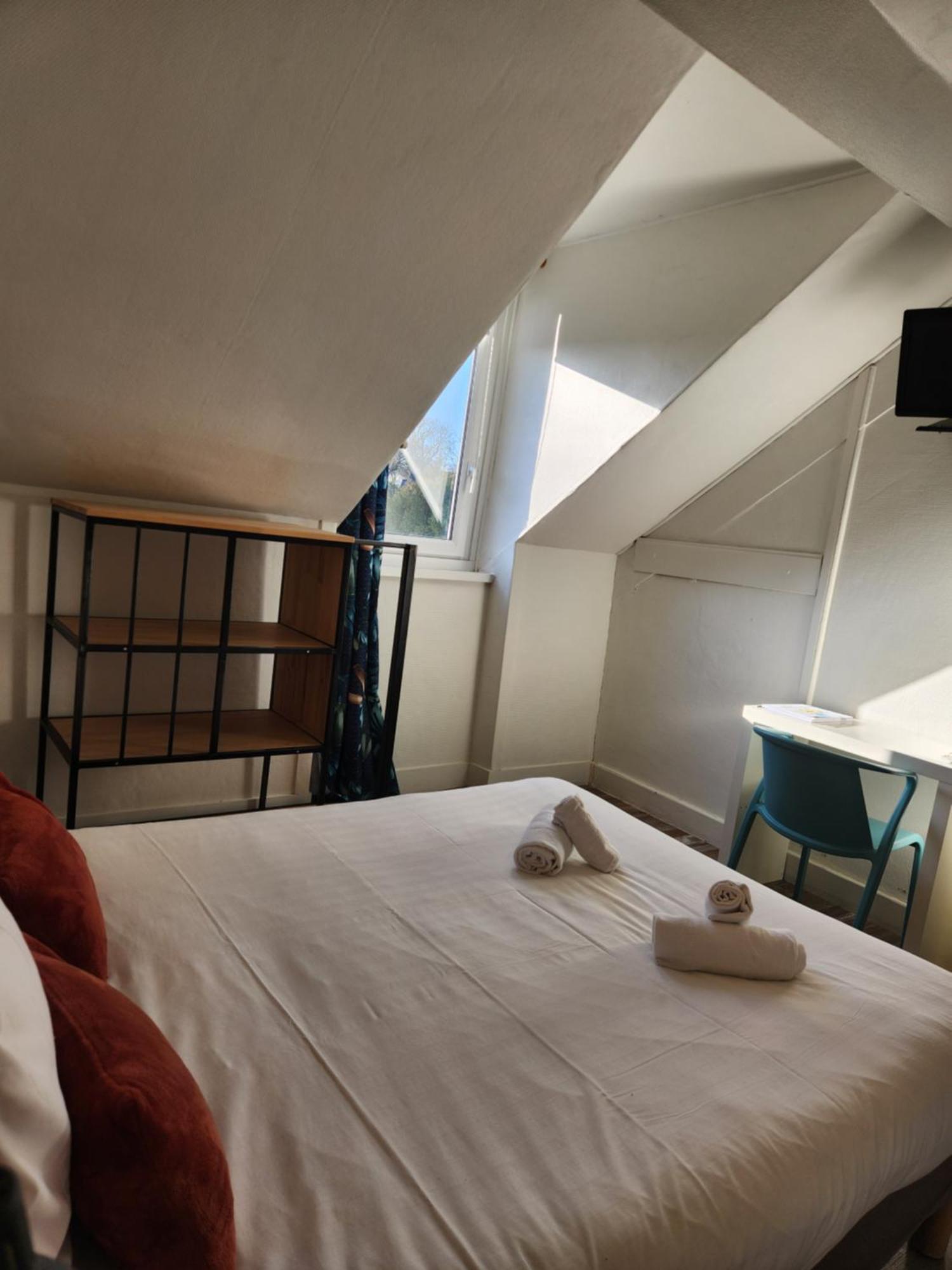 Hotel Le Petit Montmartre à Dinard Extérieur photo