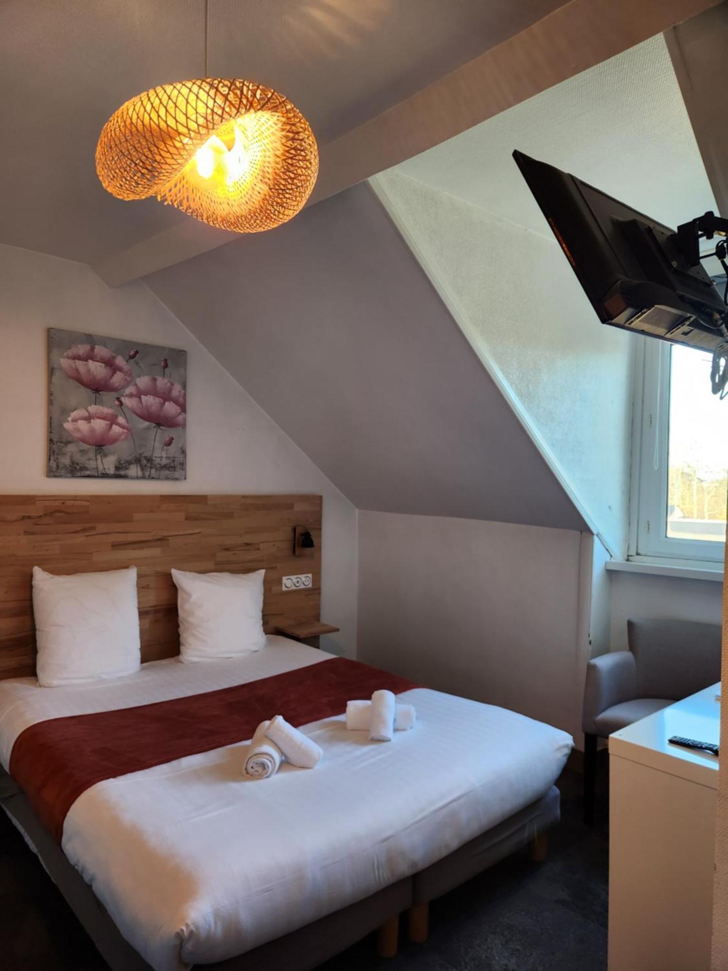 Hotel Le Petit Montmartre à Dinard Extérieur photo